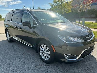 Used 2017 Chrysler Pacifica - photo 2