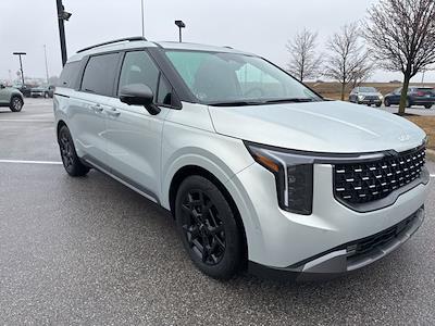 Used 2025 Kia Carnival - photo 1