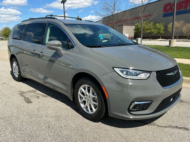 Used 2022 Chrysler Pacifica - photo 2