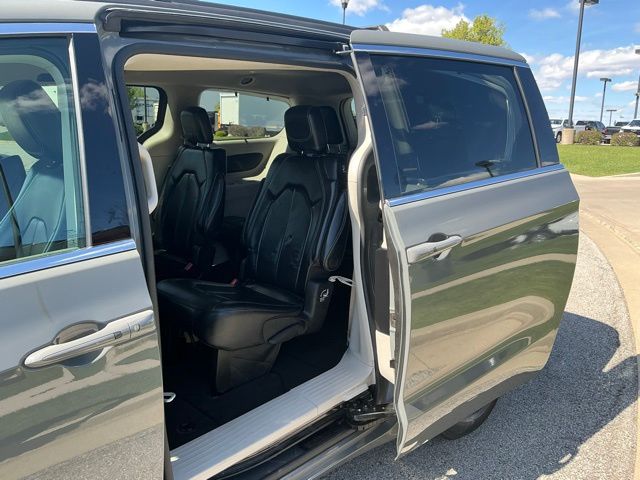 Used 2022 Chrysler Pacifica - photo 18