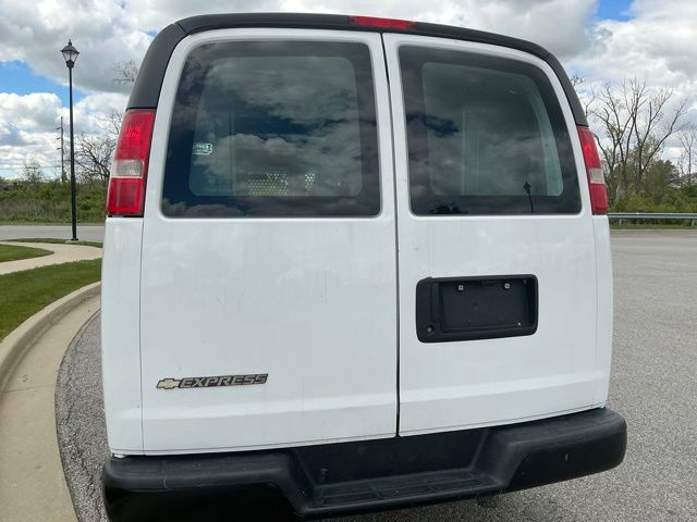 Used 2017 Chevrolet Express 2500 - photo 12