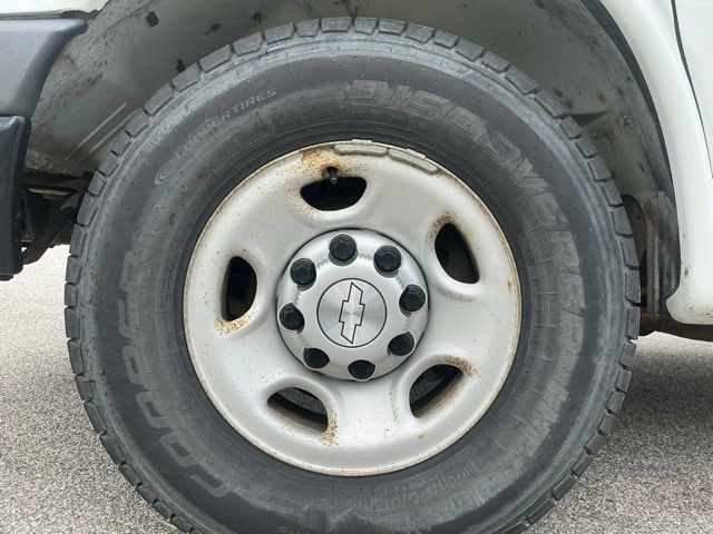 Used 2017 Chevrolet Express 2500 - photo 16