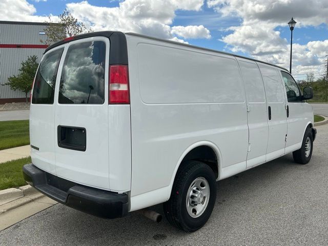 Used 2017 Chevrolet Express 2500 - photo 8