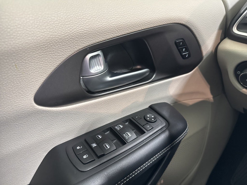 Used 2024 Chrysler Pacifica - photo 16