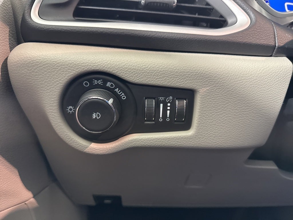 Used 2024 Chrysler Pacifica - photo 17