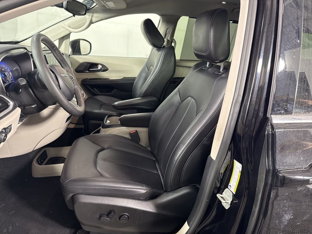 Used 2024 Chrysler Pacifica - photo 18