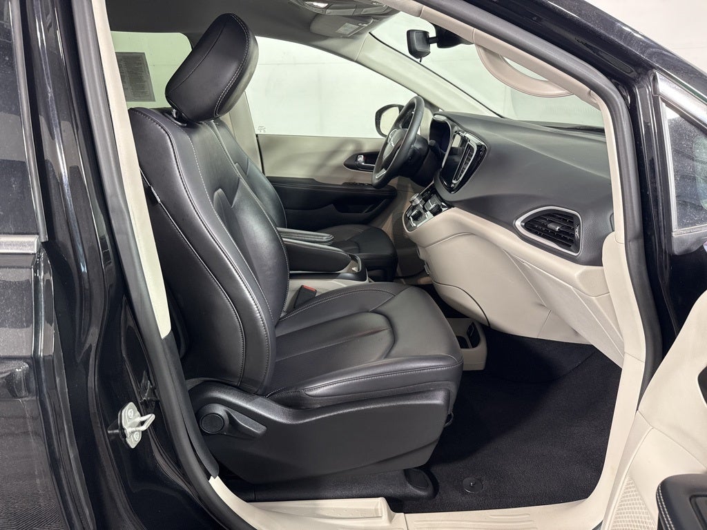 Used 2024 Chrysler Pacifica - photo 19