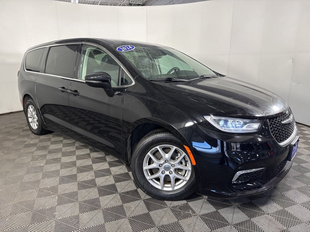 Used 2024 Chrysler Pacifica - photo 24