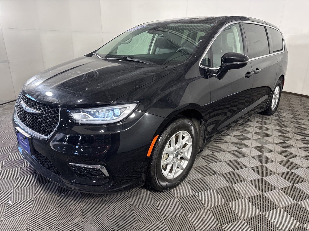 Used 2024 Chrysler Pacifica - photo 25