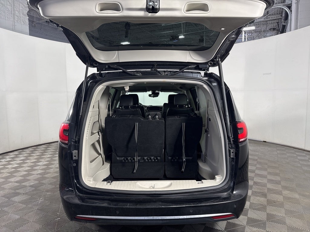 Used 2024 Chrysler Pacifica - photo 29