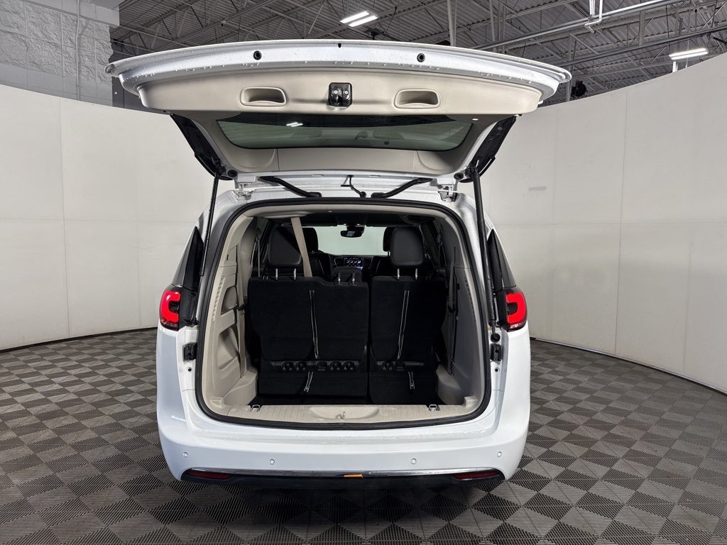 Used 2024 Chrysler Pacifica - photo 21