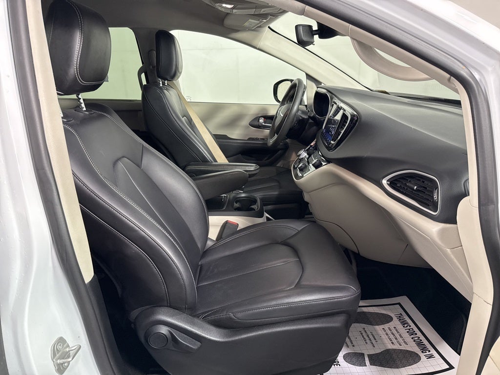 Used 2024 Chrysler Pacifica - photo 31