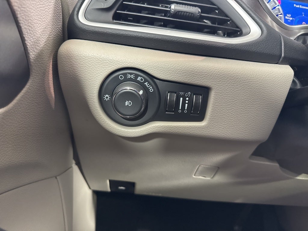 Used 2024 Chrysler Pacifica Touring L Minivan - photo 1