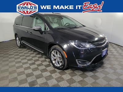 Used 2017 Chrysler Pacifica - photo 1