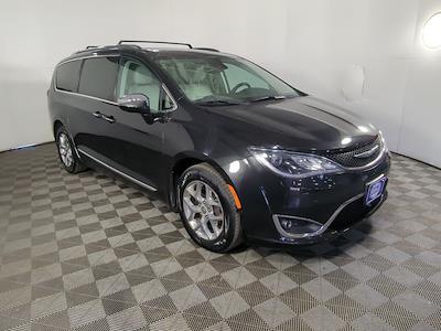 Used 2017 Chrysler Pacifica - photo 1