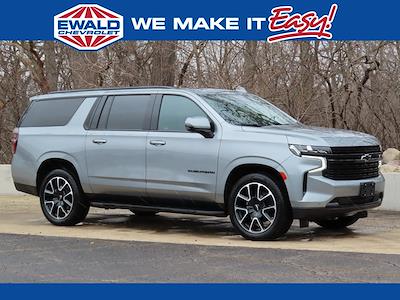 Used 2023 Chevrolet Suburban - photo 1