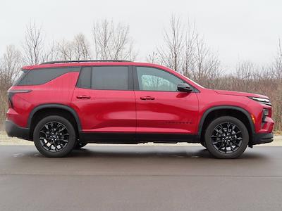 Used 2025 Chevrolet Traverse - photo 1