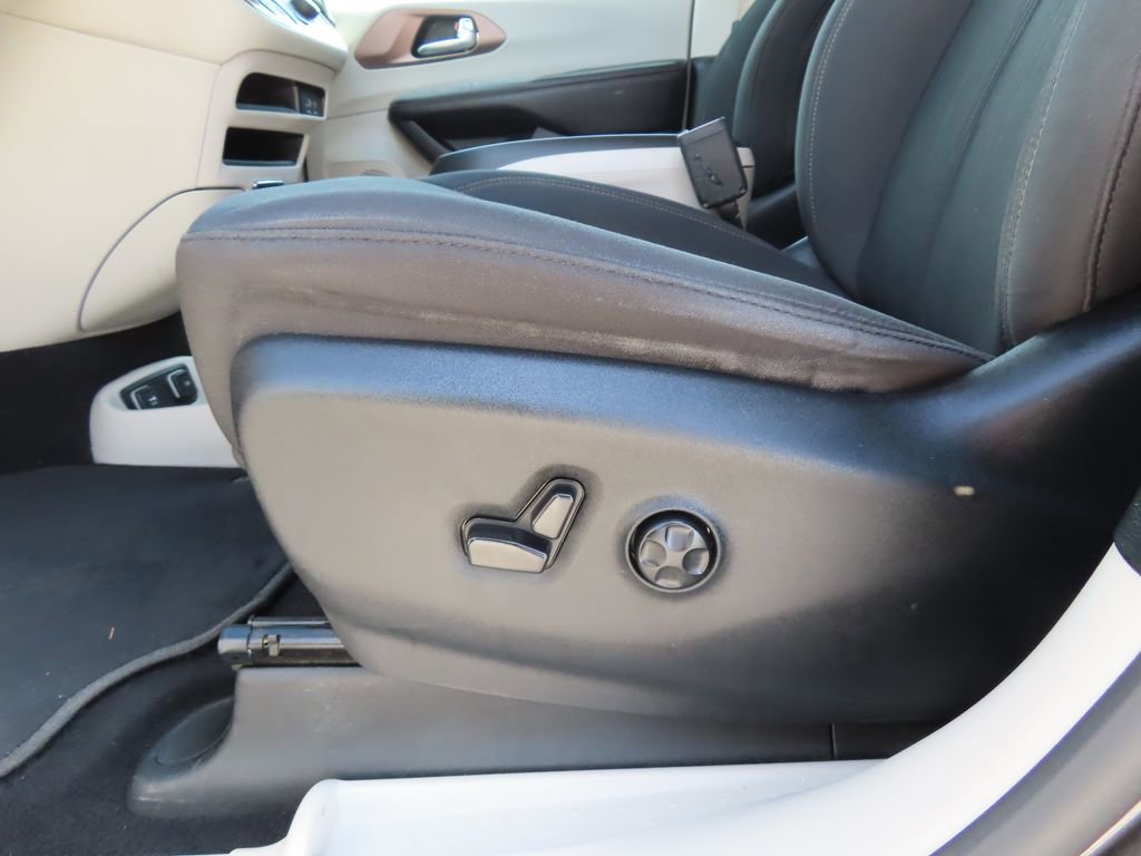 Used 2019 Chrysler Pacifica - photo 9