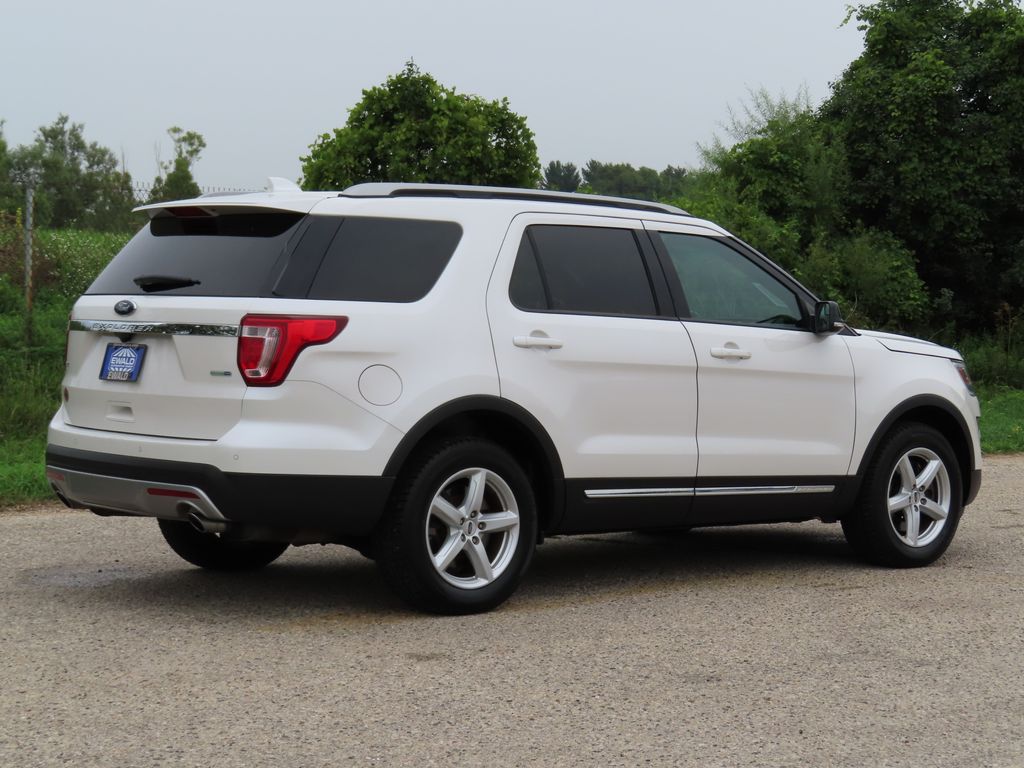 Used 2016 Ford Explorer - photo 2
