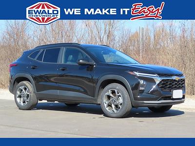 Used 2025 Chevrolet Trax - photo 1