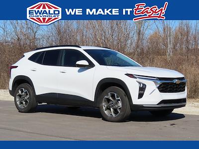 Used 2025 Chevrolet Trax - photo 1