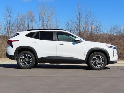 Used 2025 Chevrolet Trax - photo 1