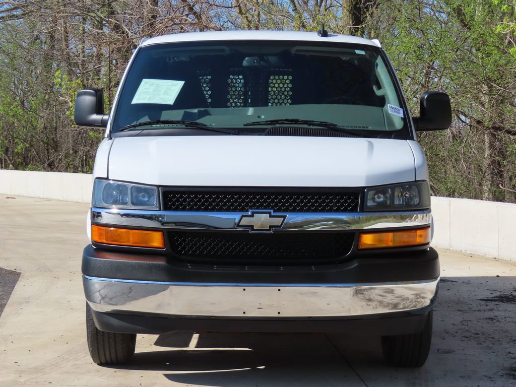 Used 2024 Chevrolet Express 2500 - photo 5