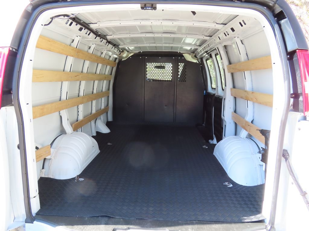 Used 2024 Chevrolet Express 2500 - photo 7