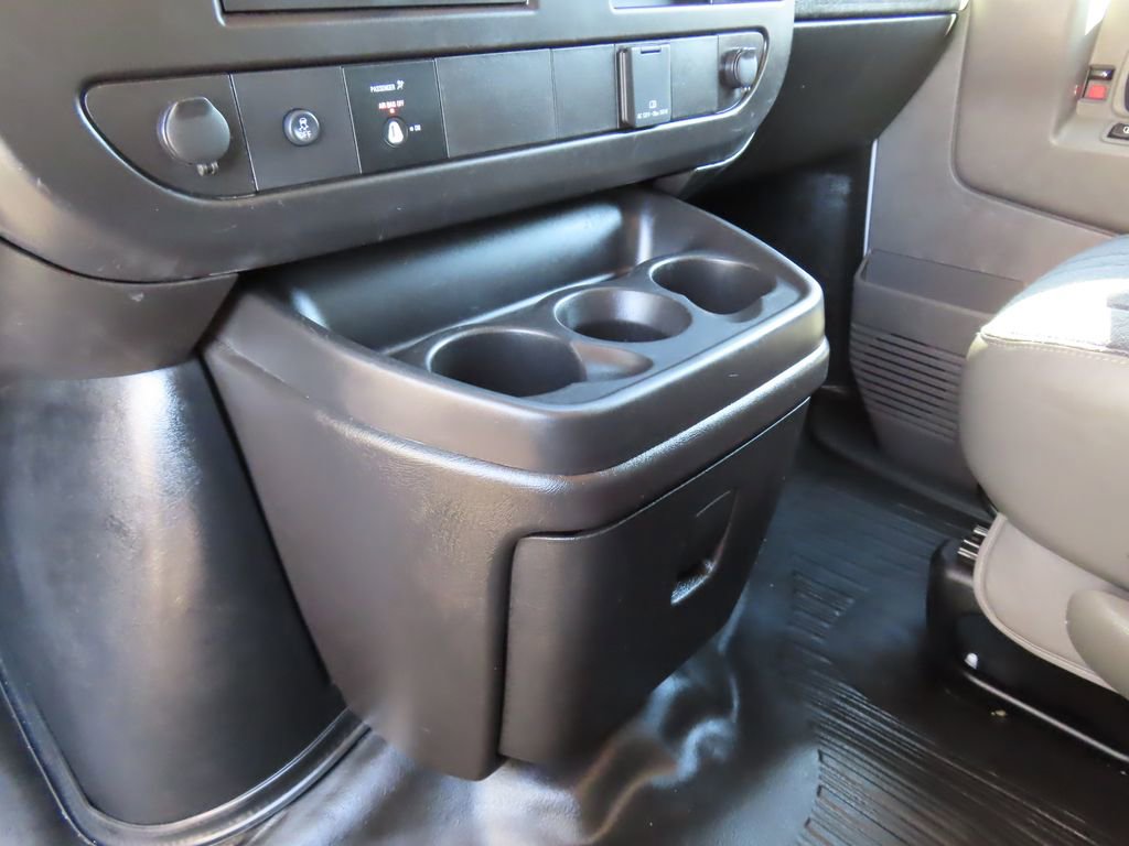 Used 2024 Chevrolet Express 2500 - photo 10