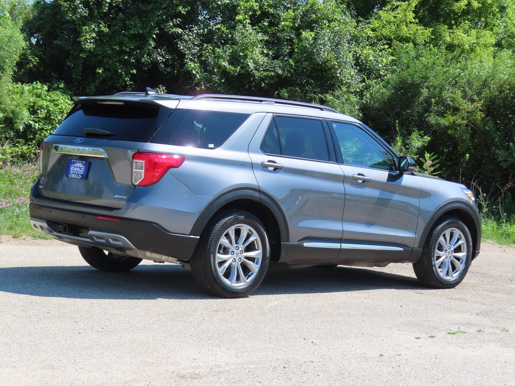 Used 2024 Ford Explorer - photo 2