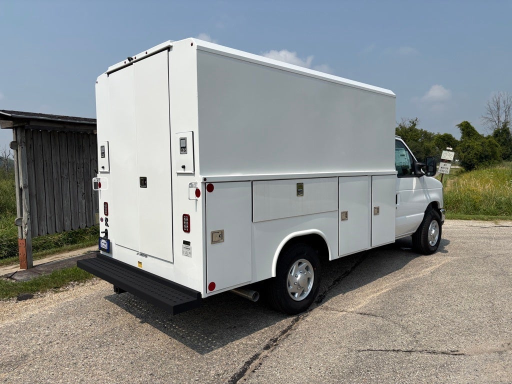 New 2025 Ford E-350 - photo 2