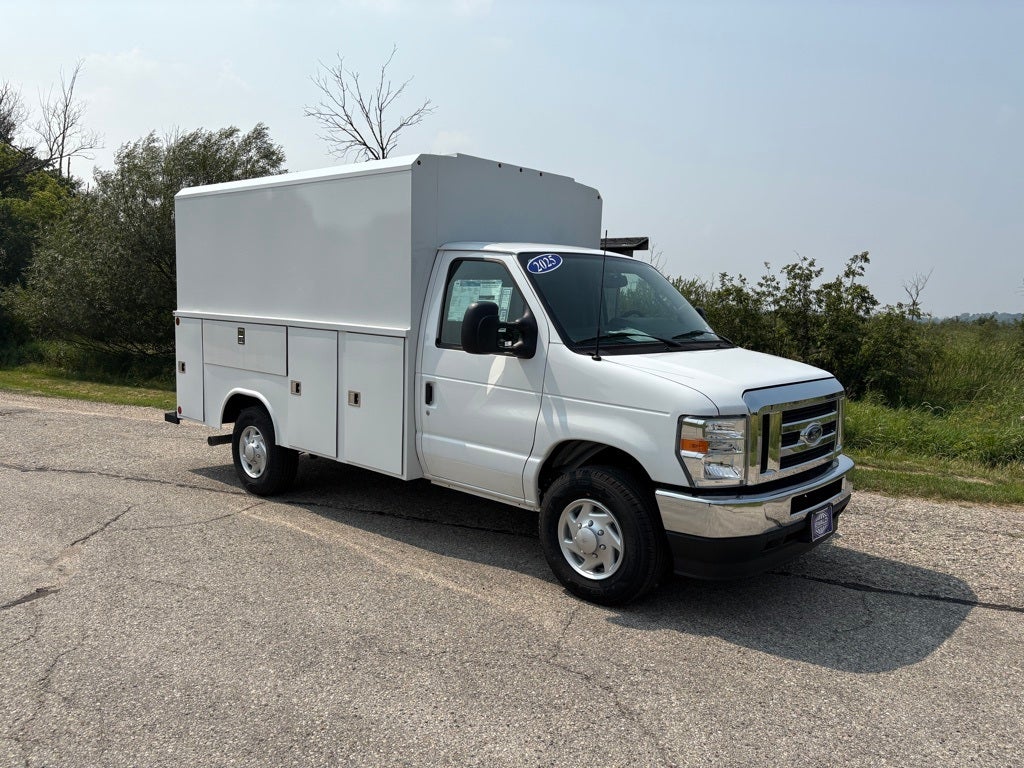 New 2025 Ford E-350 - photo 5