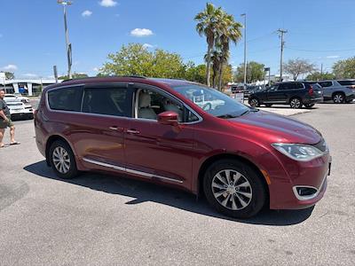 Used 2017 Chrysler Pacifica - photo 1