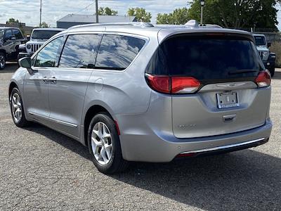2017 Chrysler Pacifica FWD Minivan for sale #26L0161A - photo 2