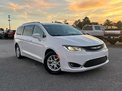 Used 2020 Chrysler Pacifica Touring L Minivan for sale #576283A - photo 1
