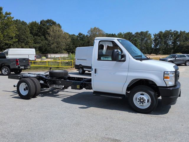 New 2026 Ford E-450 - photo 5