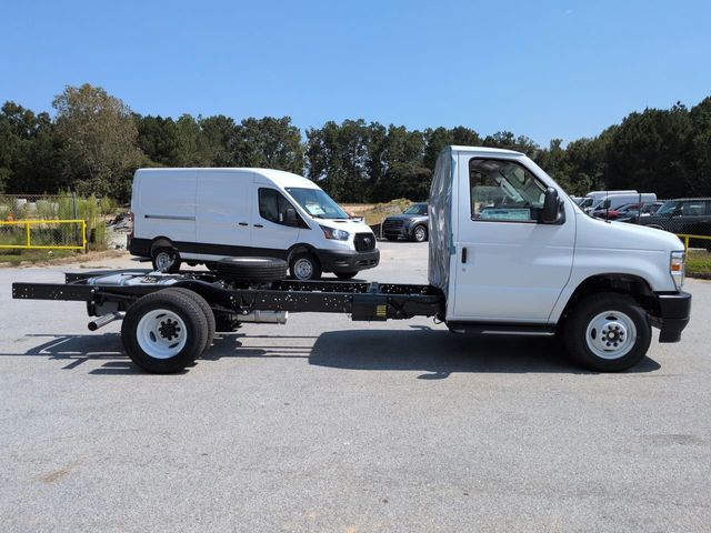 New 2026 Ford E-450 - photo 6
