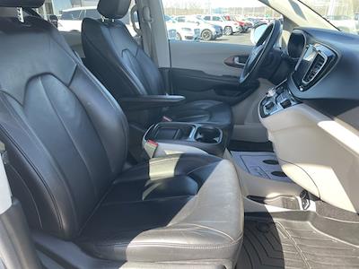 2017 Chrysler Pacifica FWD Minivan for sale #1777098 - photo 2