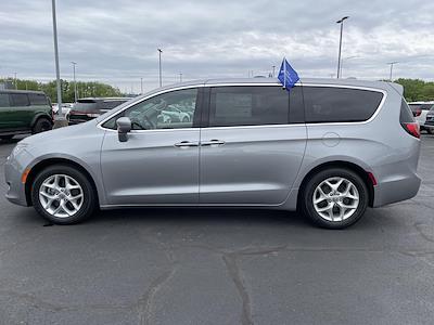 2018 Chrysler Pacifica FWD Minivan for sale #1817115 - photo 2