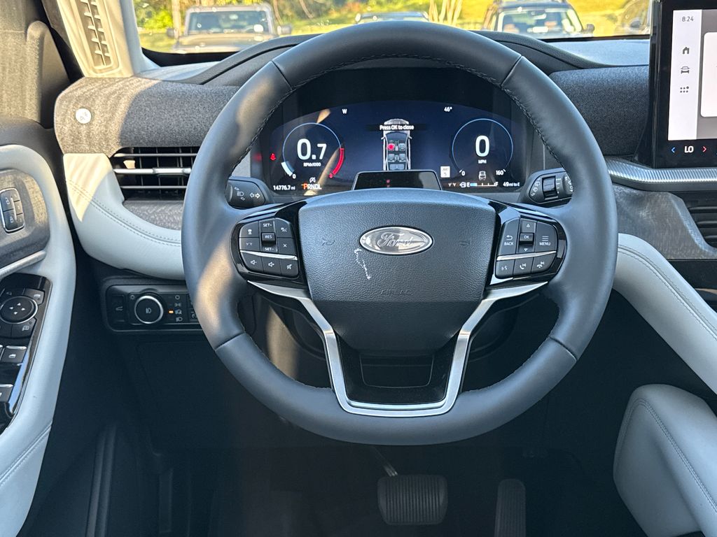 Used 2025 Ford Explorer - photo 17