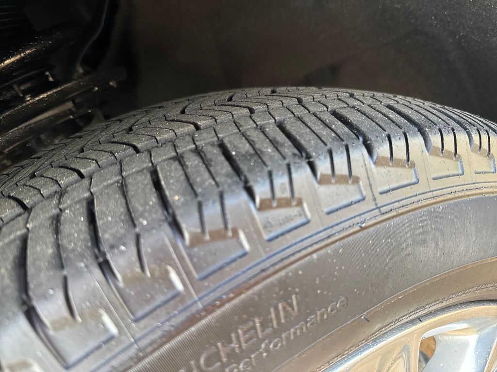 Used 2025 Ford Explorer - photo 18