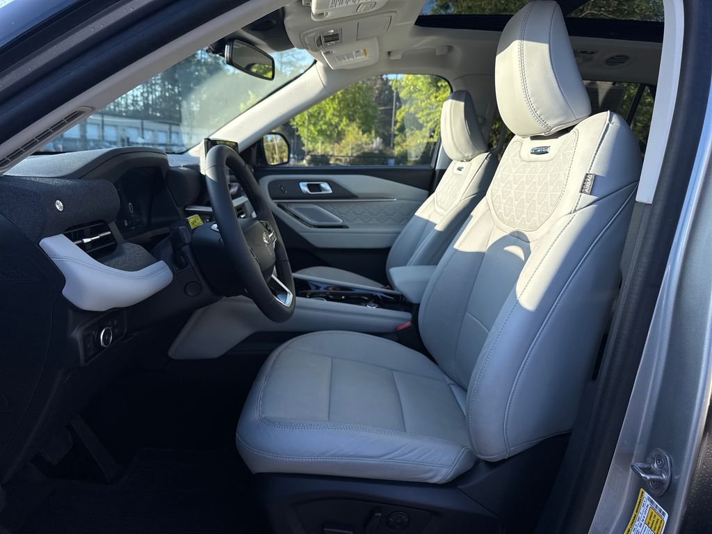 Used 2025 Ford Explorer - photo 24