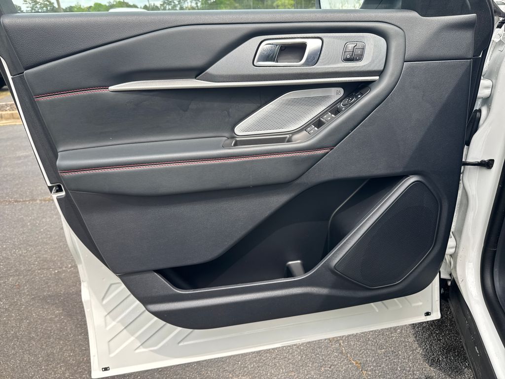 Used 2025 Ford Explorer - photo 13