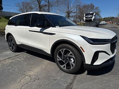 Used 2025 Lincoln Nautilus - photo 1