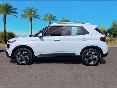Used 2025 Hyundai Venue - photo 1