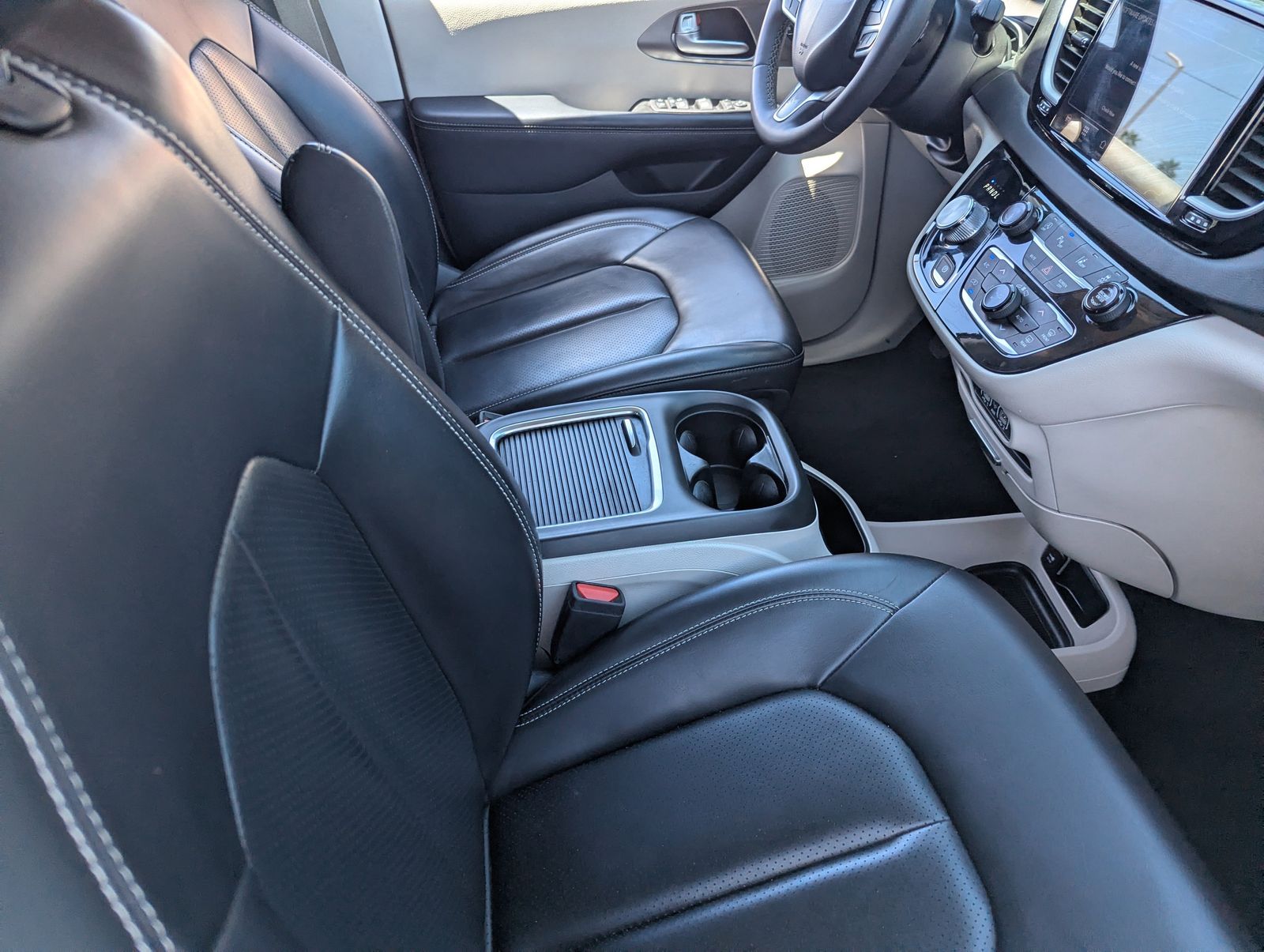 Used 2023 Chrysler Pacifica - photo 12
