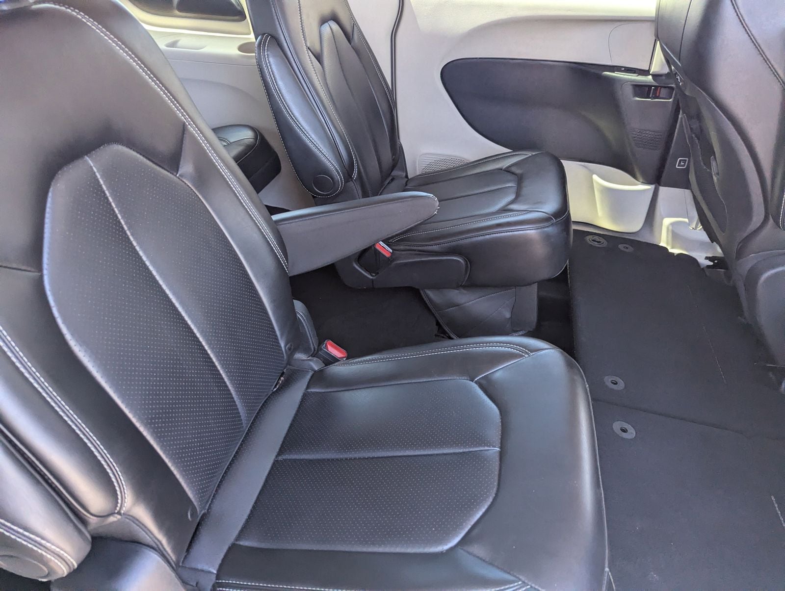 Used 2023 Chrysler Pacifica - photo 13