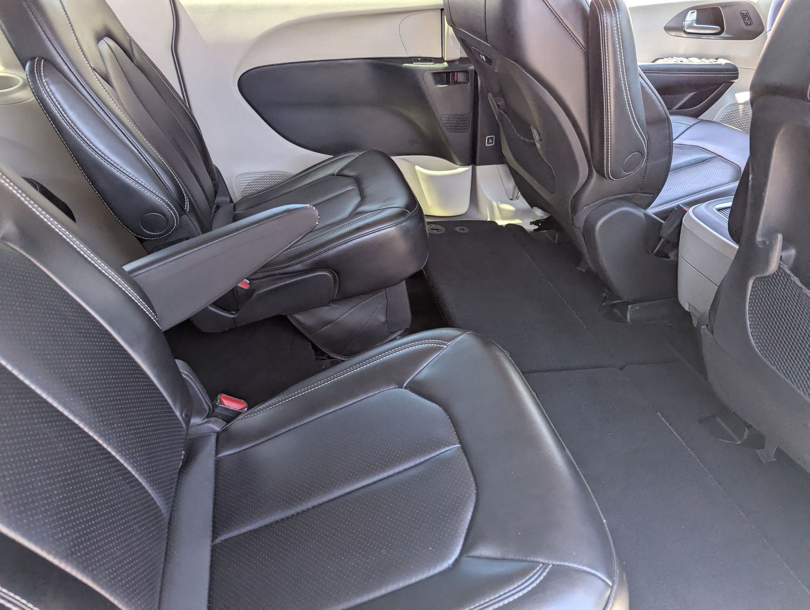 Used 2023 Chrysler Pacifica - photo 15