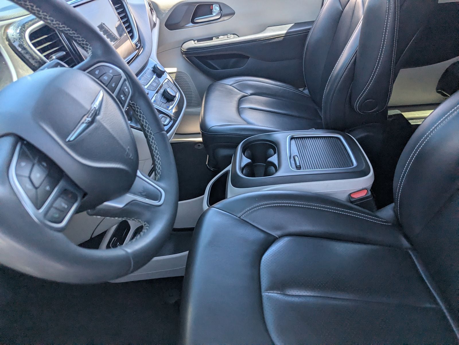 Used 2023 Chrysler Pacifica - photo 18