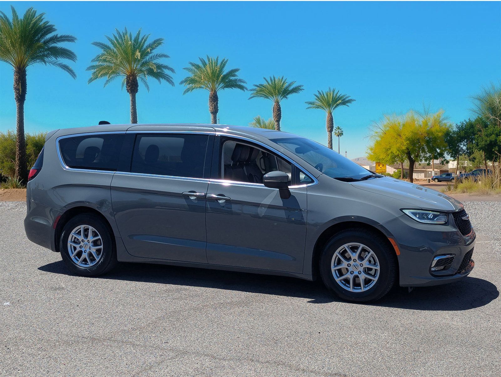 Used 2023 Chrysler Pacifica - photo 8